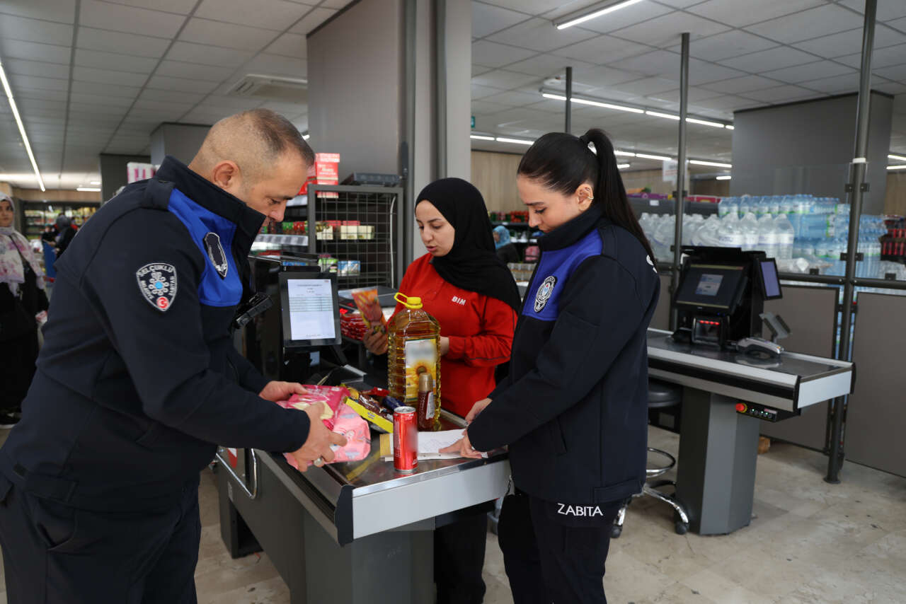 Selçuklu’da marketlere sıkı markaj! Vatandaşın cebi ve sağlığı korunacak 11